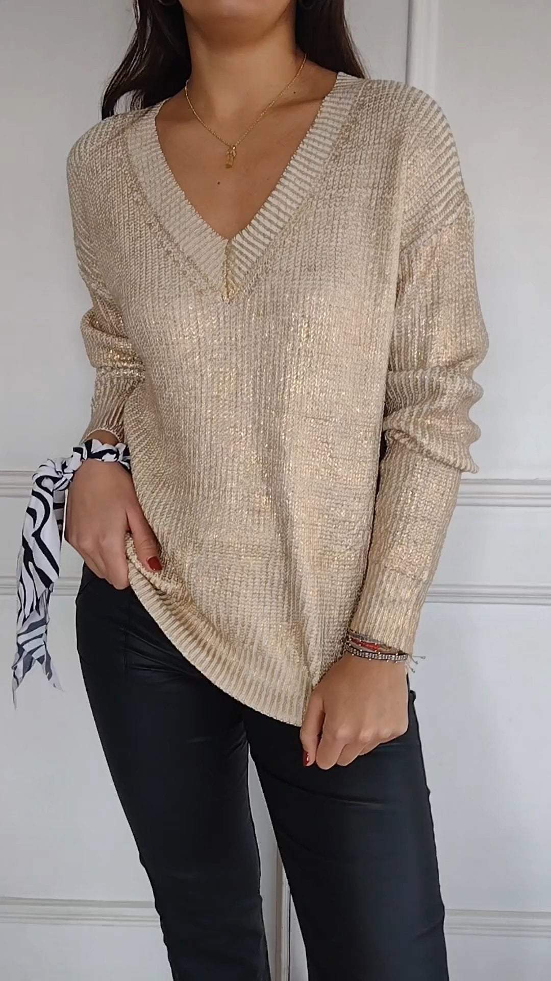 Women's V-neck Long-sleeved Top with Gold Stamping